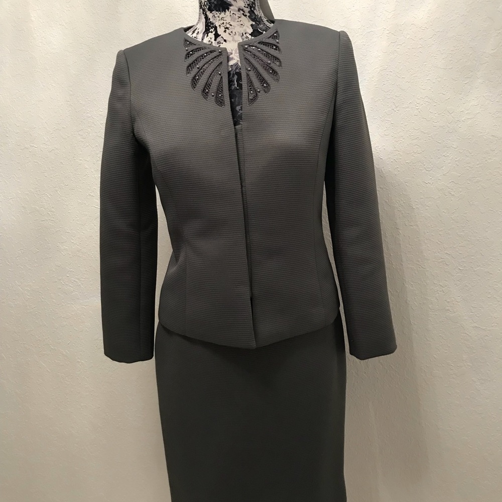 Tahari ASL skirt suit
